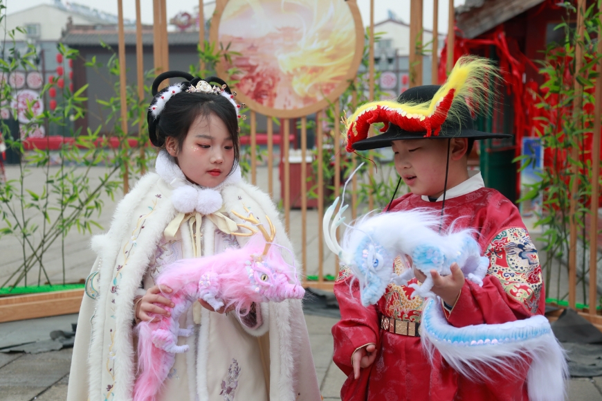 �����عųǾ�������λС����չʾ�������Ρ����������� ��־Զ��