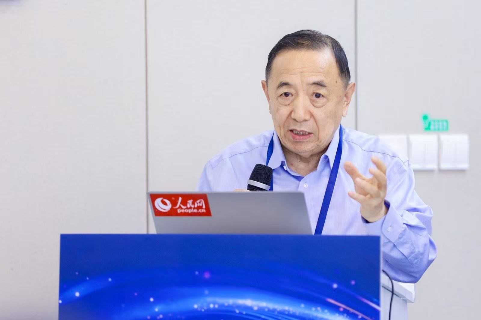 国务院参事室特约研究员,人社部原党组副书记、副部长杨志明发言